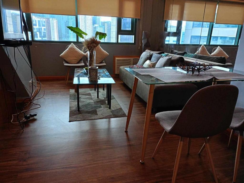Loft Condo Beside Shangri-La Fort Manila Zewnętrze zdjęcie