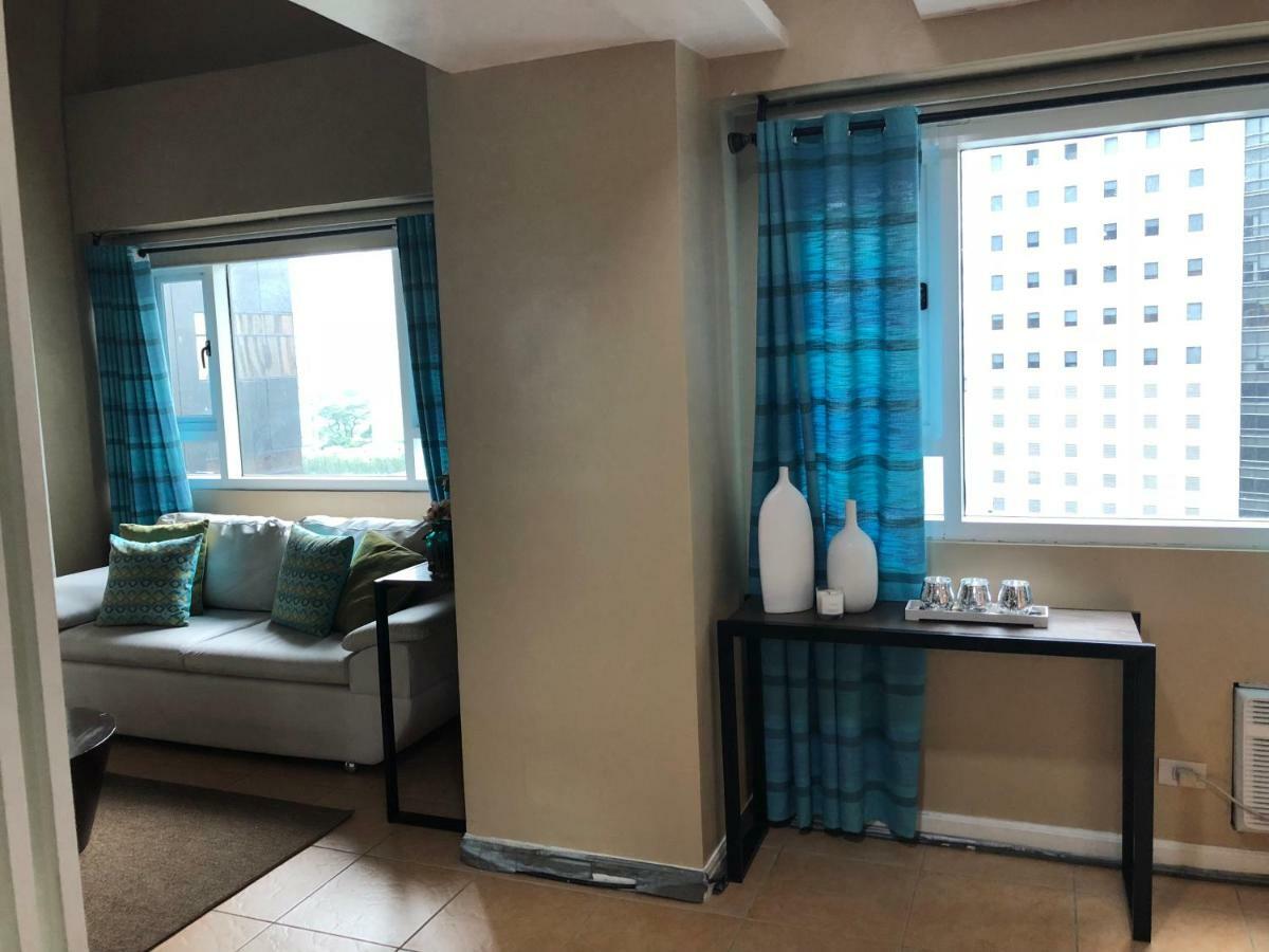 Loft Condo Beside Shangri-La Fort Manila Zewnętrze zdjęcie